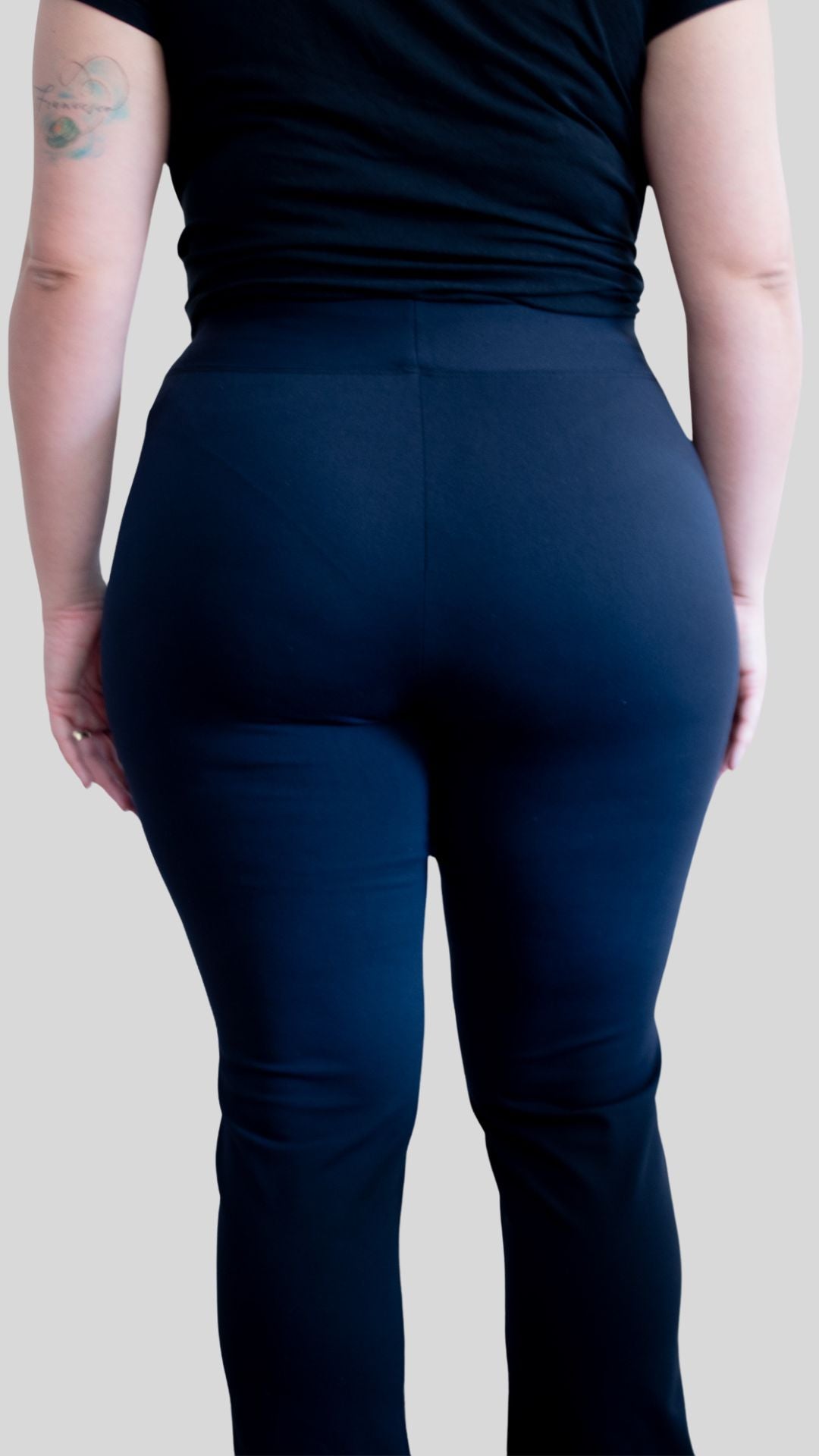 Calça Flare- feminina- preta