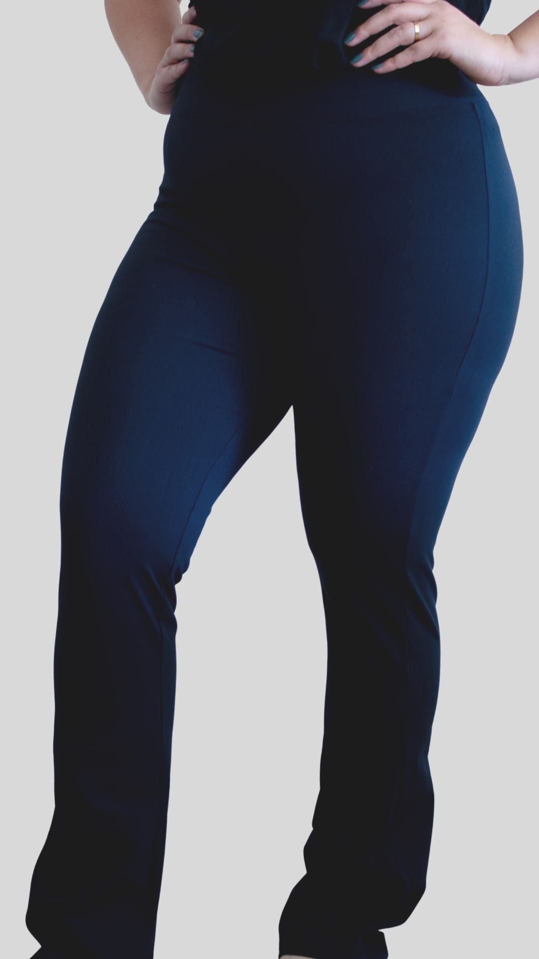 Calça Flare- feminina- preta