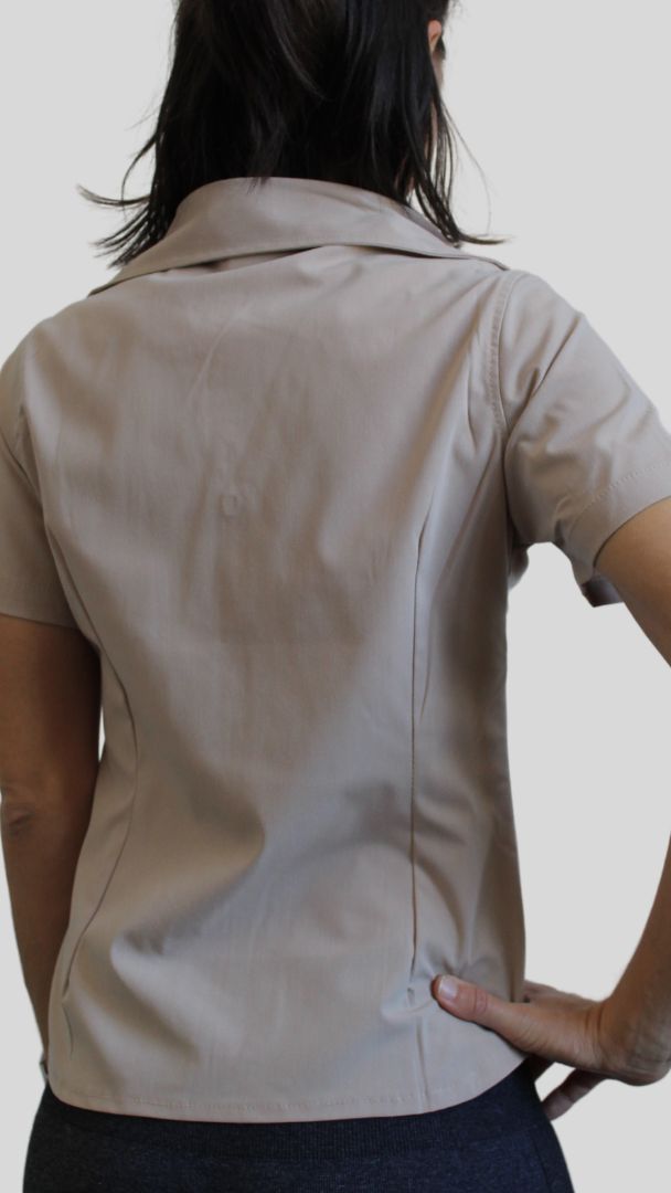 Camisa Feminina- Ziper- manga curta- nude