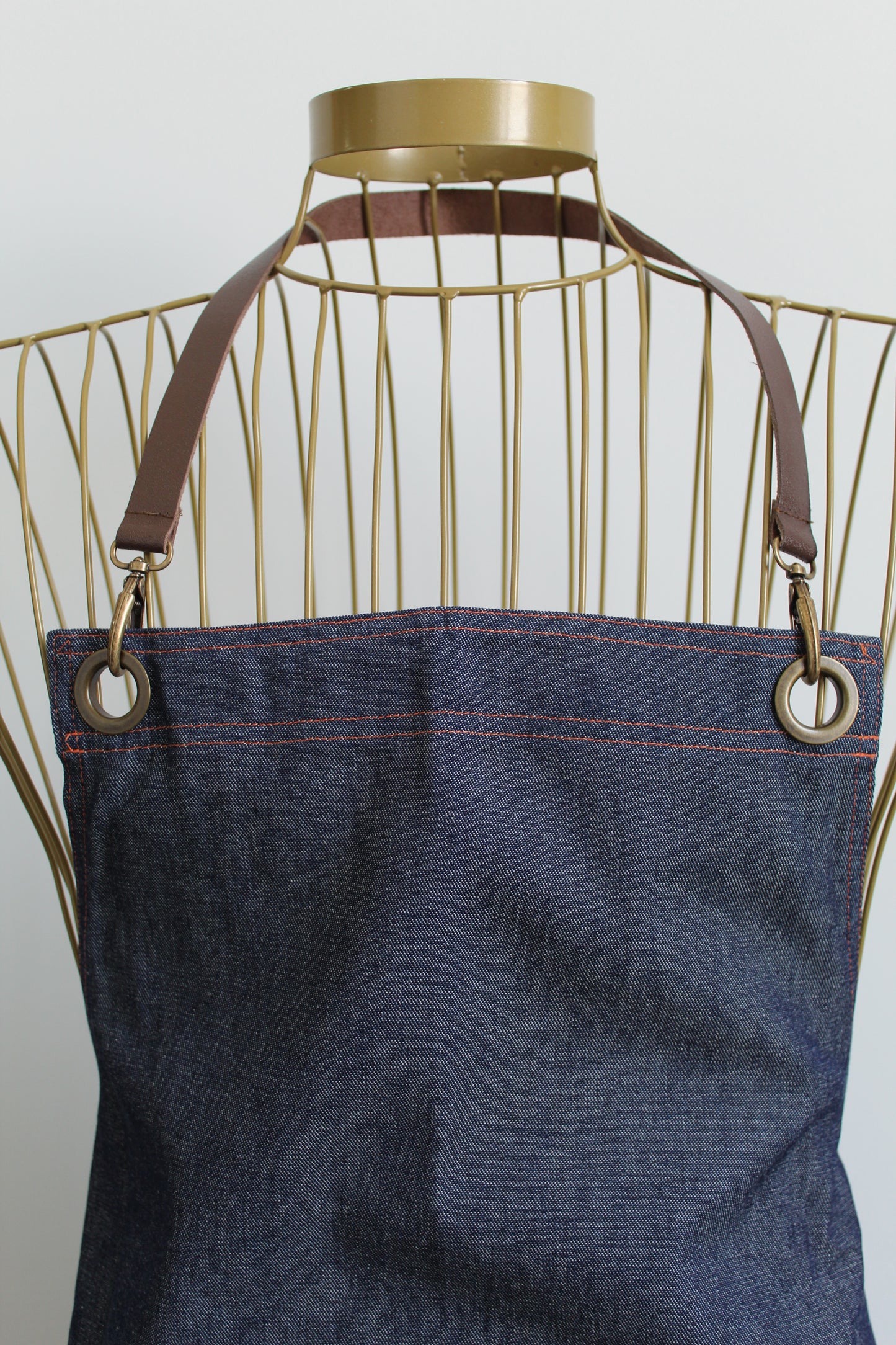 Avental Tradicional Jeans - Alça de couro